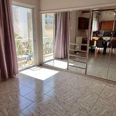 Apartment αυτόνομη μεζονέτα με εσωτερικό τζάκι και μπαλκόνια
