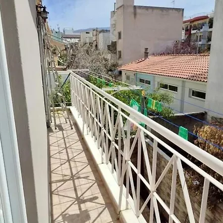 αυτόνομη μεζονέτα με εσωτερικό τζάκι και μπαλκόνια Apartment *
