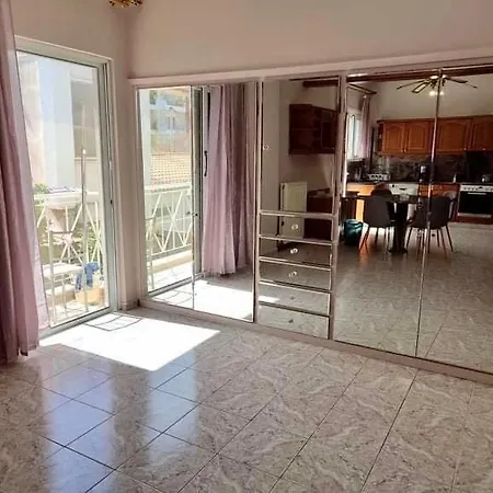 Apartment αυτόνομη μεζονέτα με εσωτερικό τζάκι και μπαλκόνια