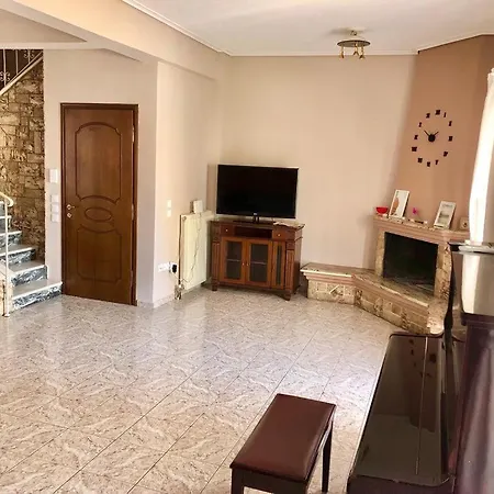 αυτόνομη μεζονέτα με εσωτερικό τζάκι και μπαλκόνια Apartment *