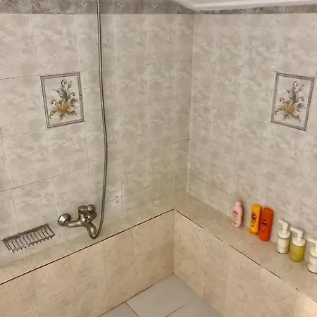 αυτόνομη μεζονέτα με εσωτερικό τζάκι και μπαλκόνια *